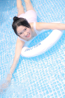 女朋友路上用胸蹭我